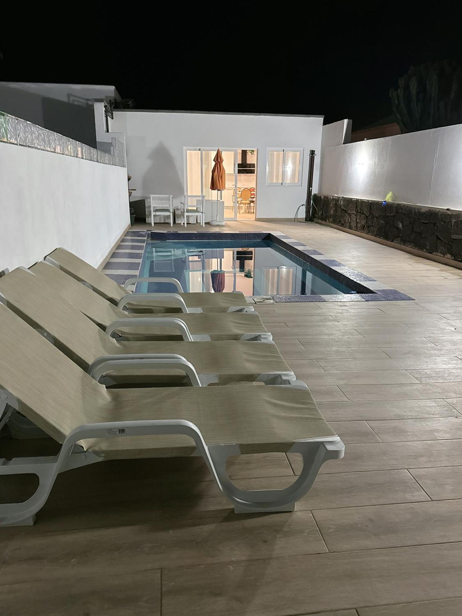 Villa Tony Playa Blanca  Ngoại thất bức ảnh